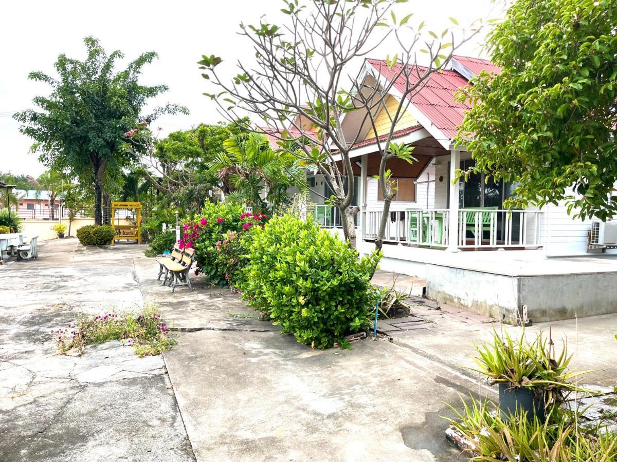 Insook Ko Larn Resort Экстерьер фото